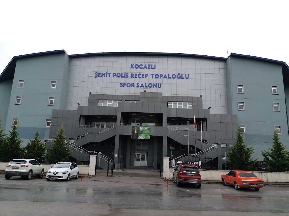 Şehit Polis Recep Topaloğlu Spor Salonu
