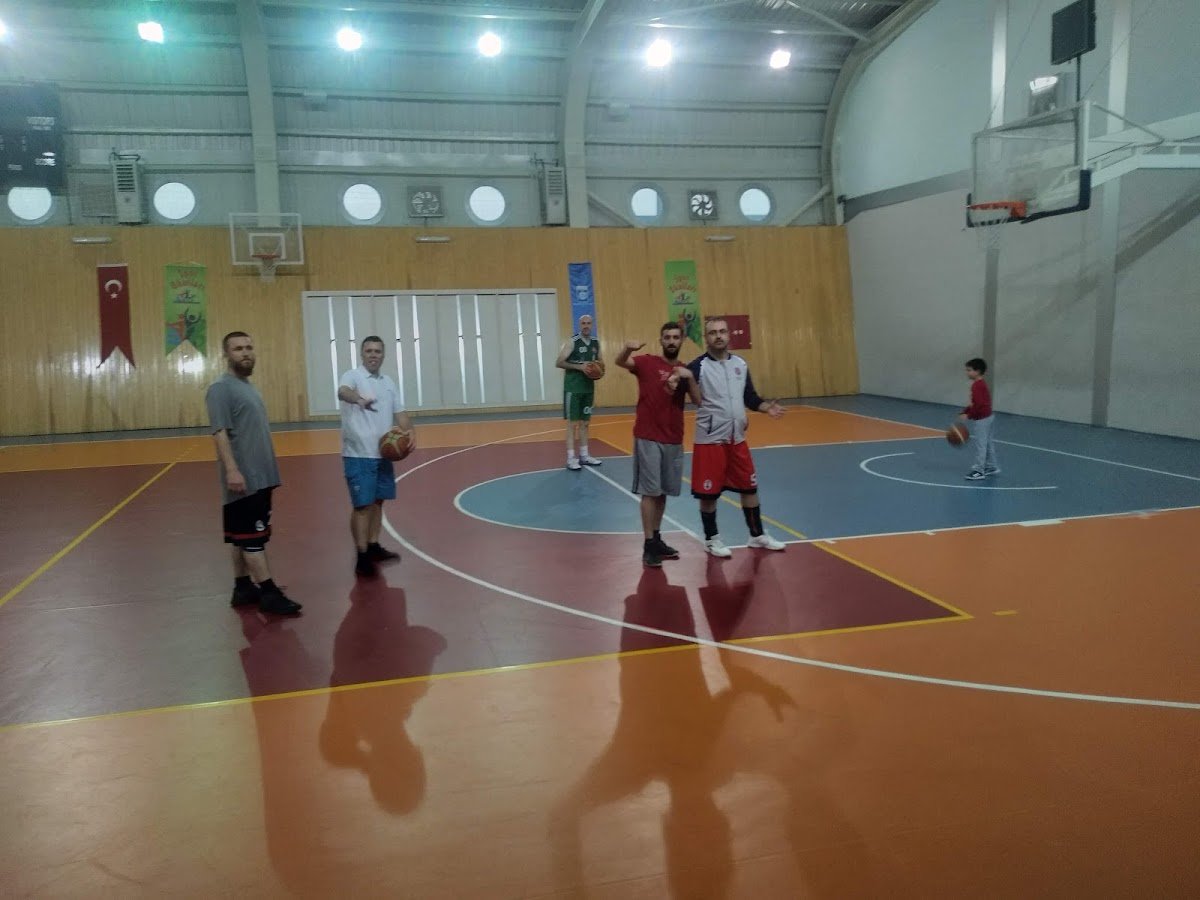 Kocaeli Büyükşehir Vezirçiftliği Kapalı Spor Salonu