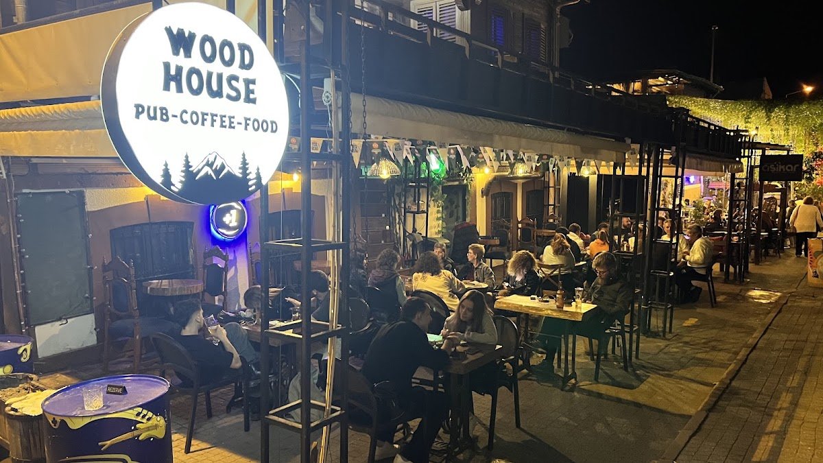 Wood House22 Pub