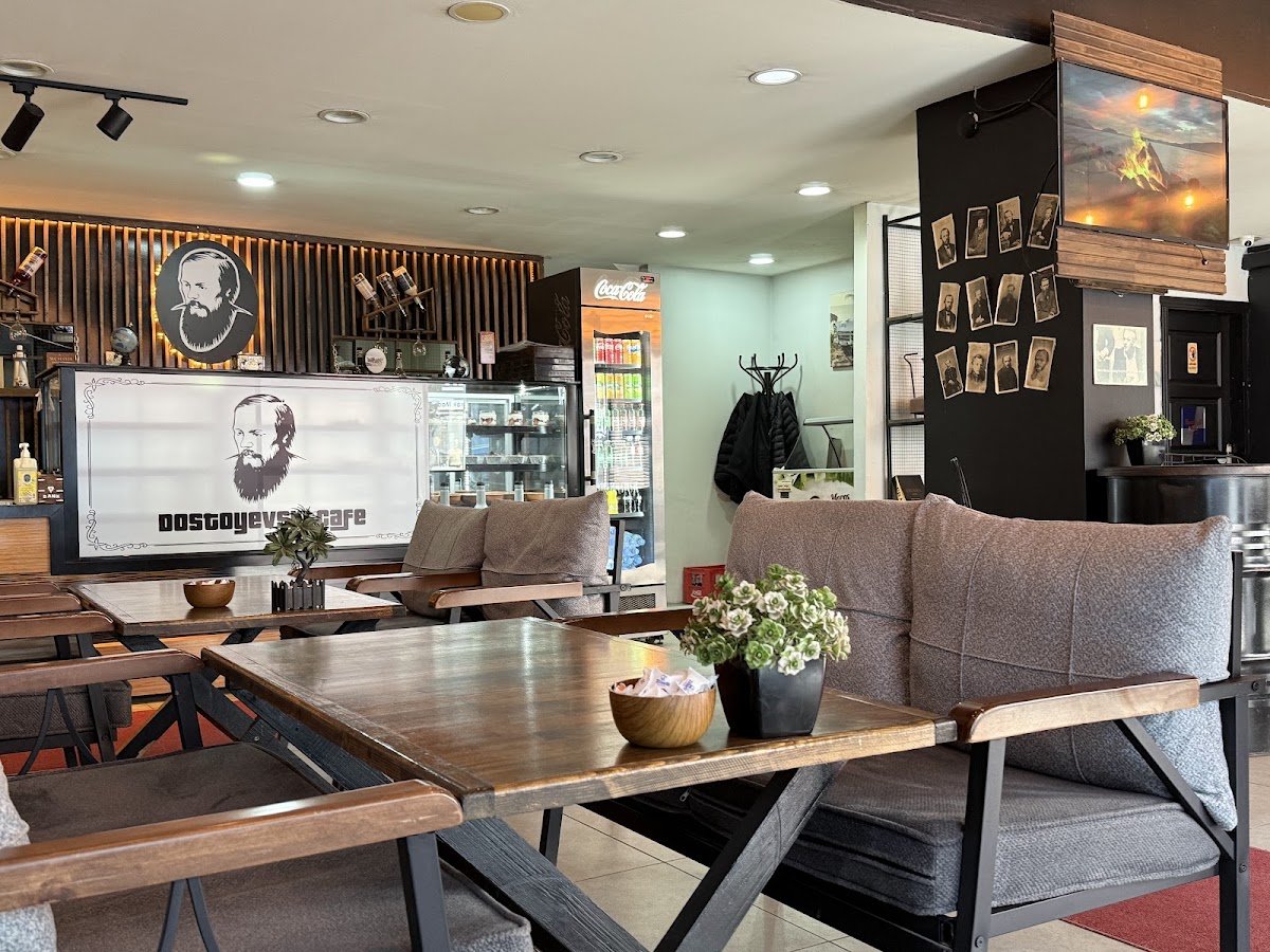 Dostoyevski Cafe ve Oyun Salonu