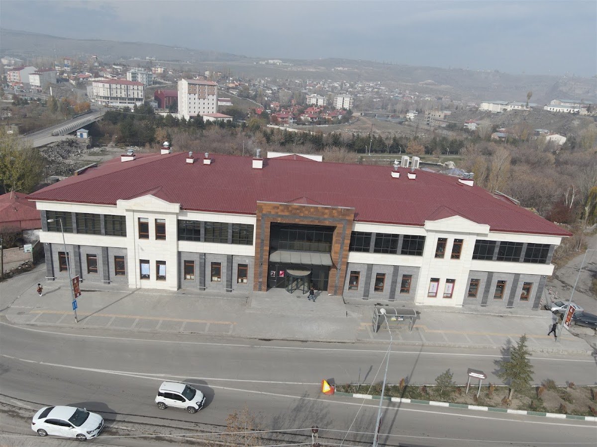 Şehit Şentürk Aydınyer Gençlik Merkezi ( Gsim Kars )