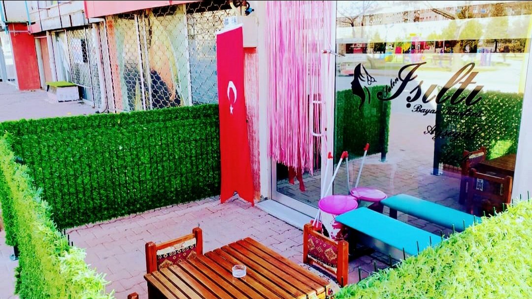 Salon Işıltı Bayan Kuaförü Saç Kaş ve Türban Tasarımı