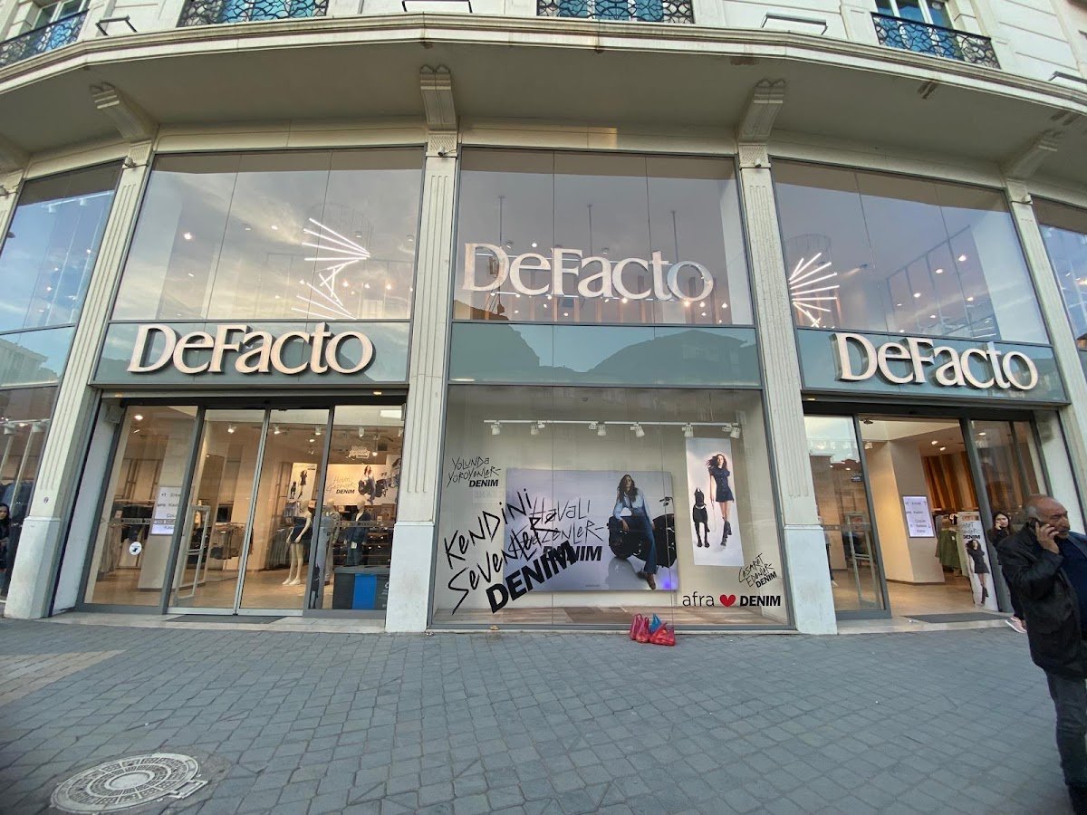 Defacto