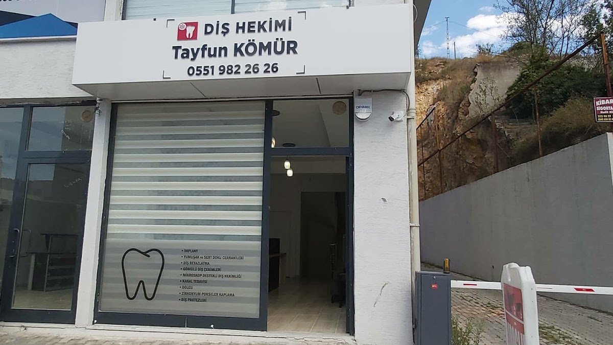 Diş Hekimi Tayfun Kömür