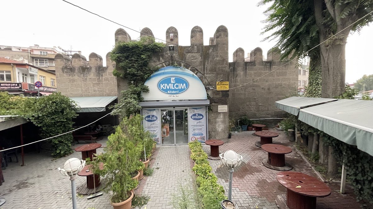 Kıvılcım Kitabevi Hunat