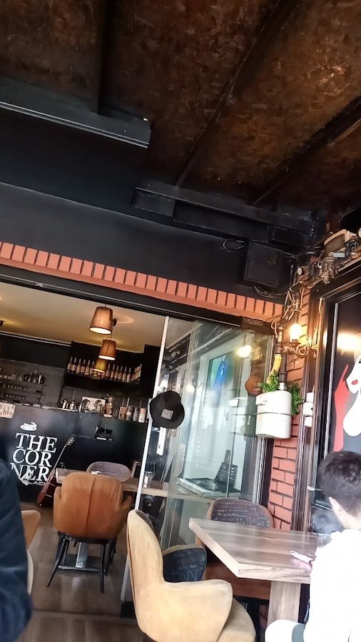 The Corner Black