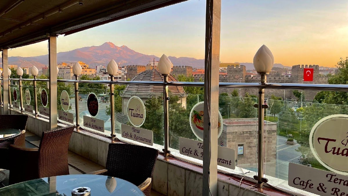 Tuana Teras Kafe & Restaurant