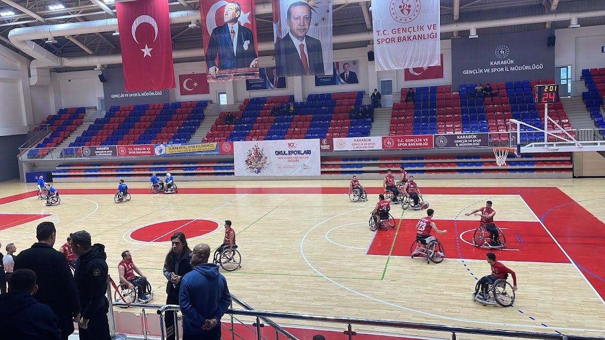 Yenimahalle Kapalı Spor Salonu