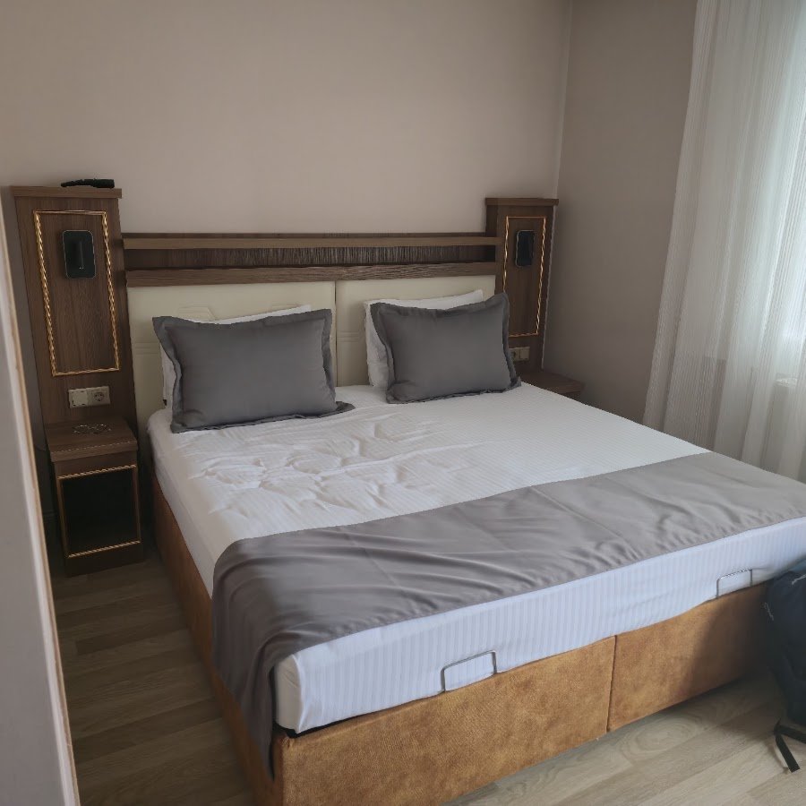 Ata Deluxe Hotel