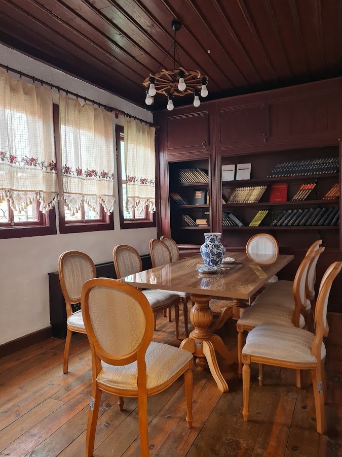 Yüksek Kahve Dostlar Konağı