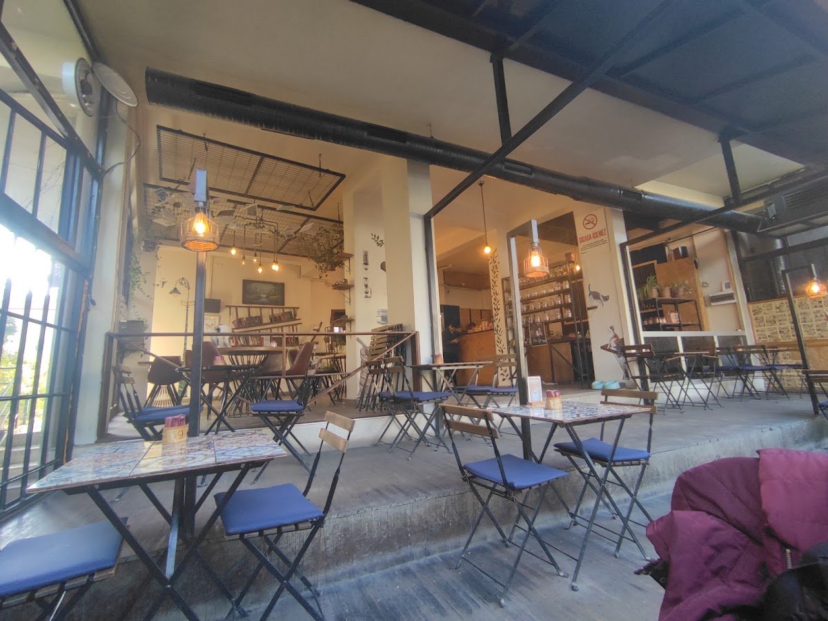 Kahverengi Kültür - Sanat Cafe
