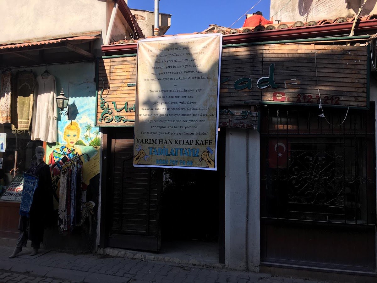 Yarım Han Kitap Kafe