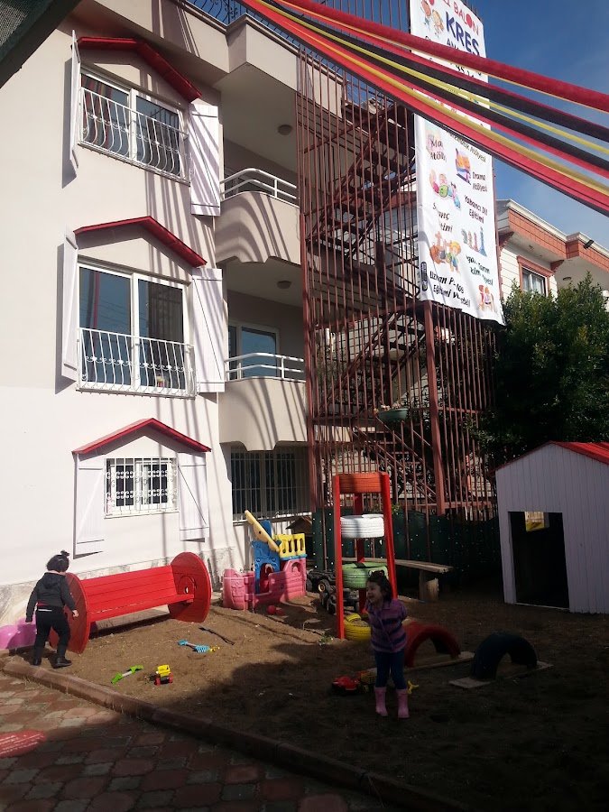 Kırmızı Balon Anaokulu ve Kreş