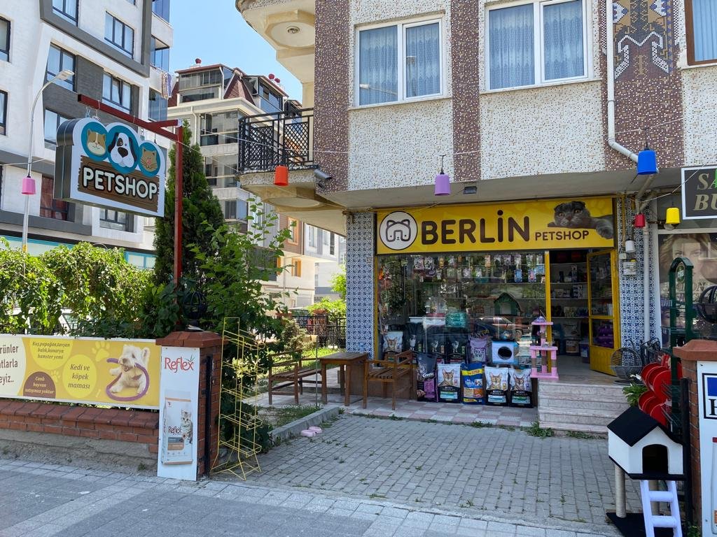 Berlin Pet Shop