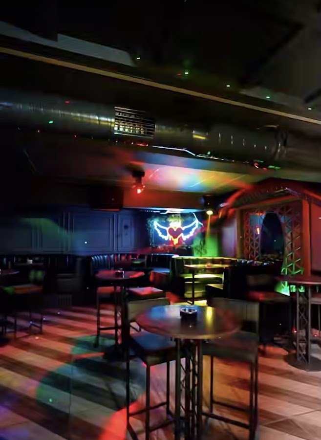 Aura Club Van