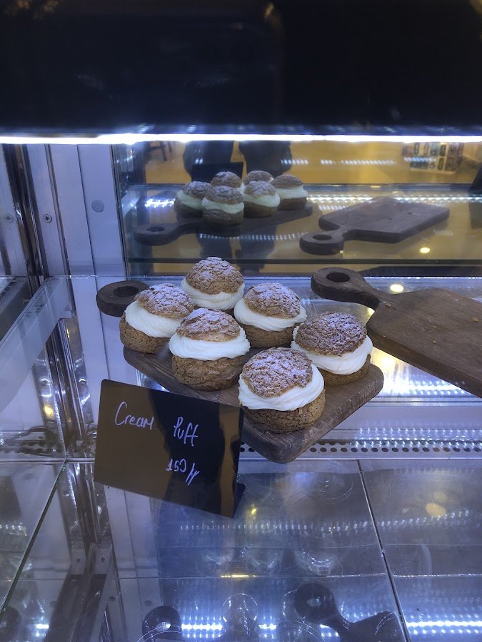 Loya'a Petit Four