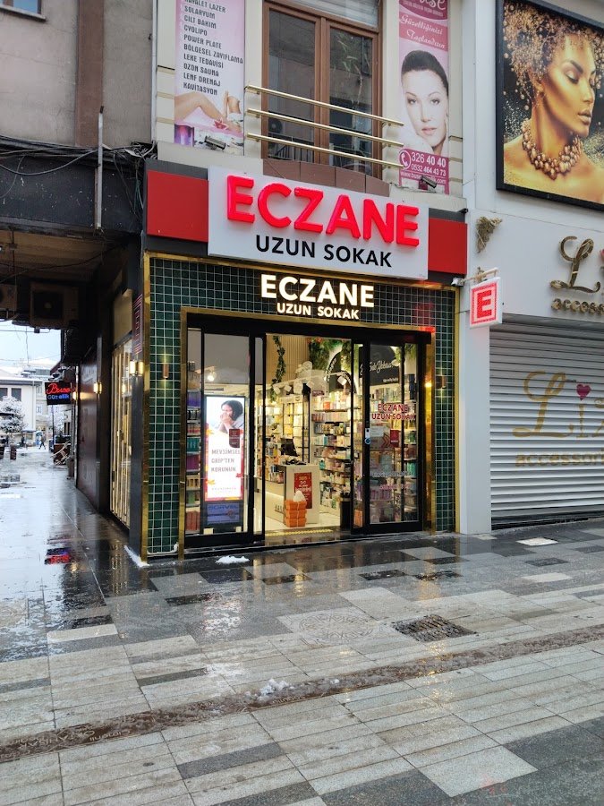 Uzun Sokak Eczanesi