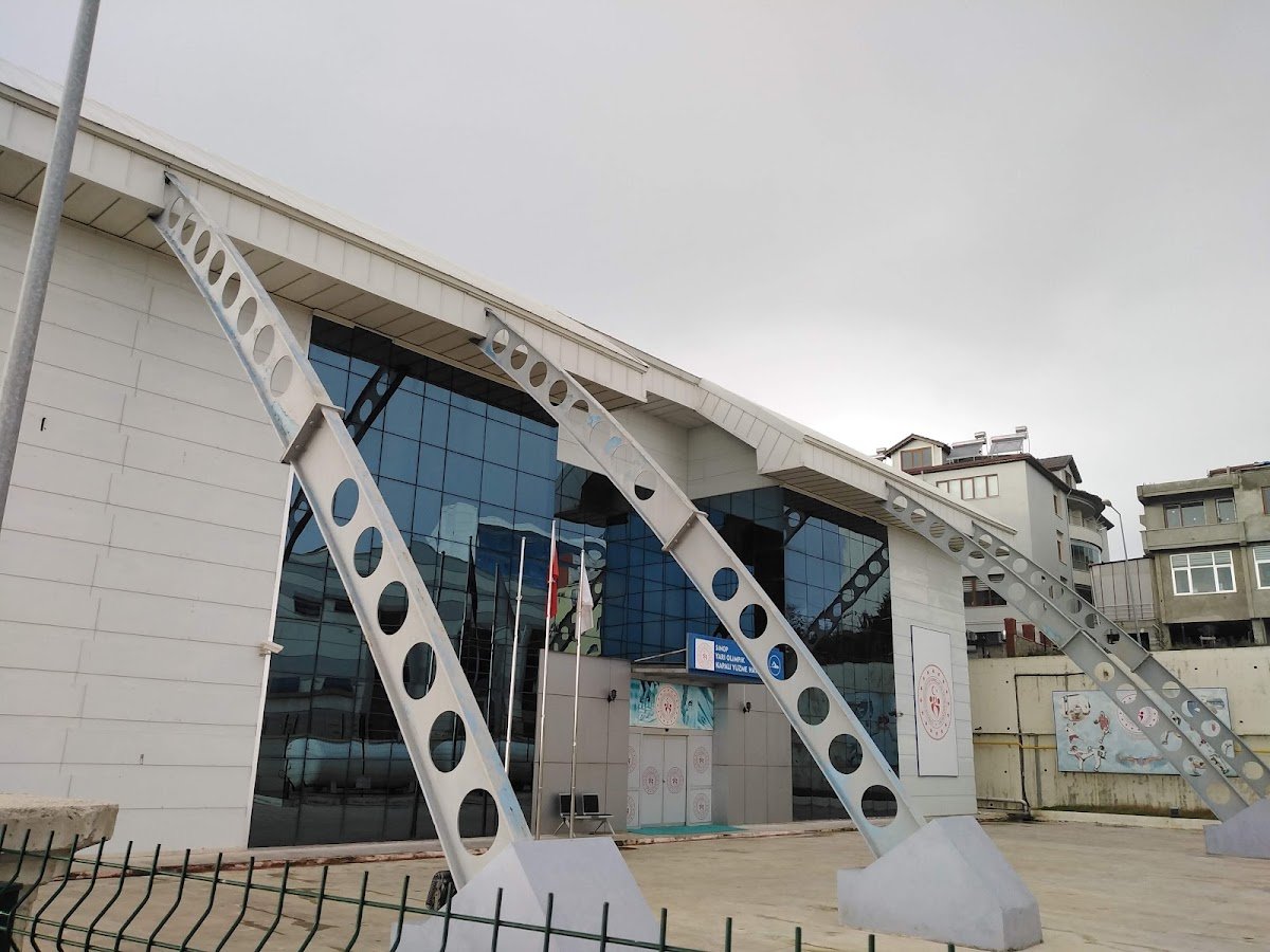 Gençlik Spor Yüzme Havuzu
