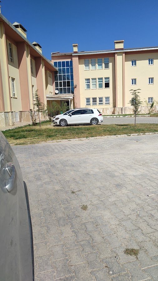 Yüzüncü Yıl Üniversitesi Veteriner Kliniği