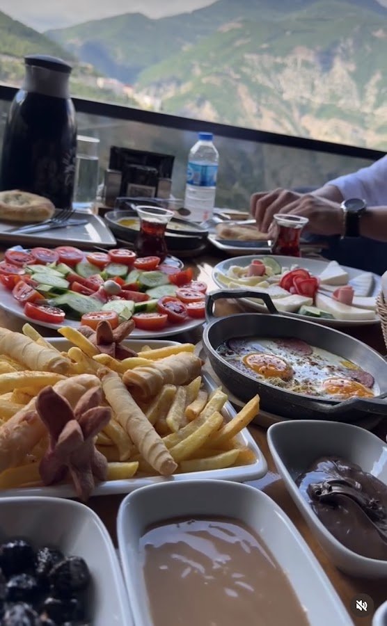 Free Bull Cafe & Bar