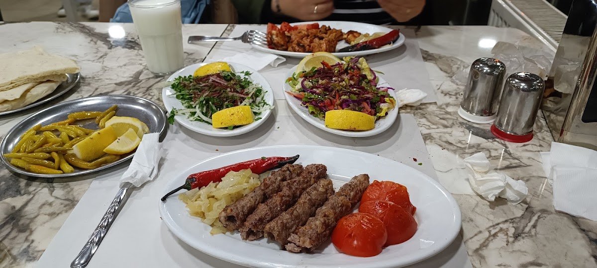 Dezzeoğlu Ciğer ve Kebap Salonu