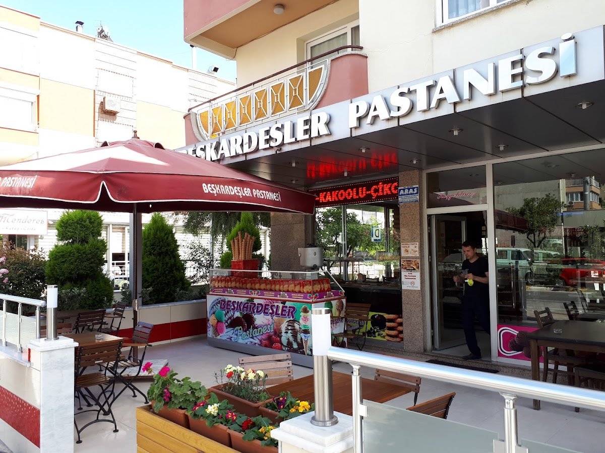 Beşkardeşler Pastanesi