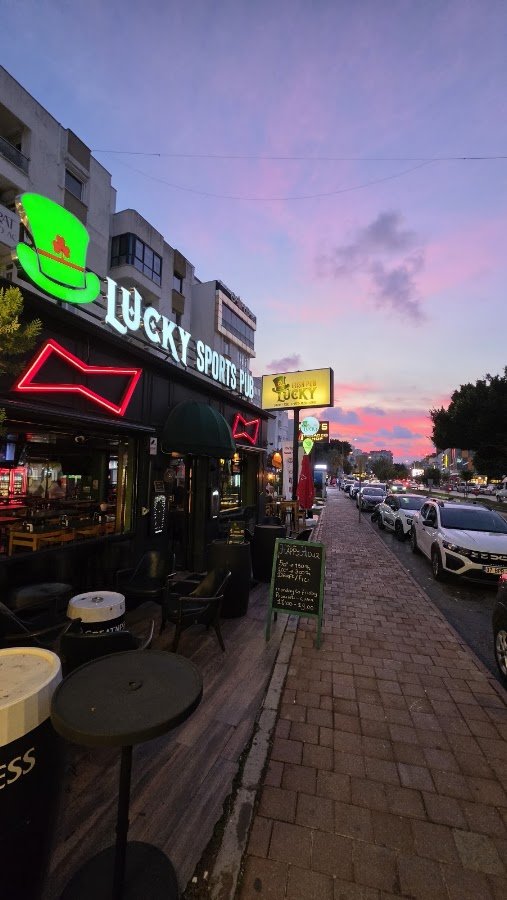 Lucky Sports Pub
