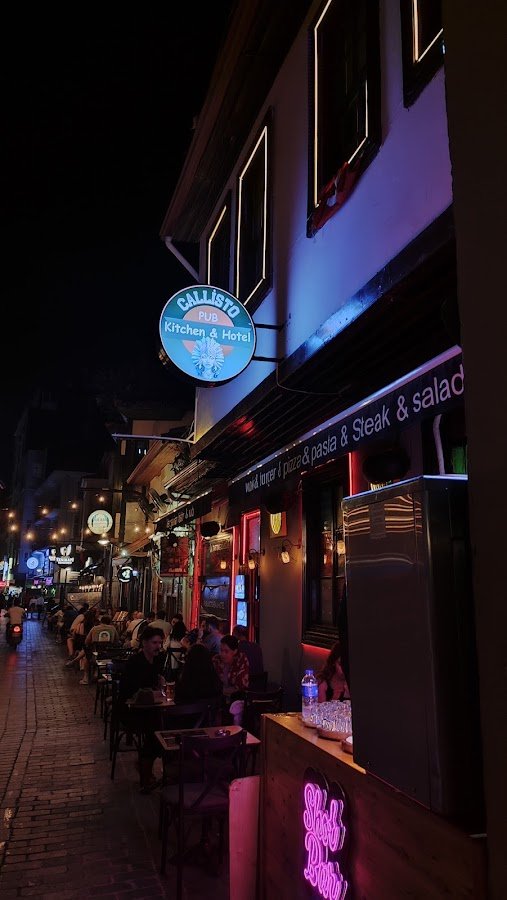 Callisto Pub & Kitchen & Hotel