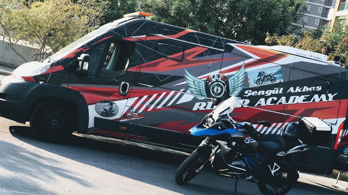 Şengül Akbaş Rider Academy
