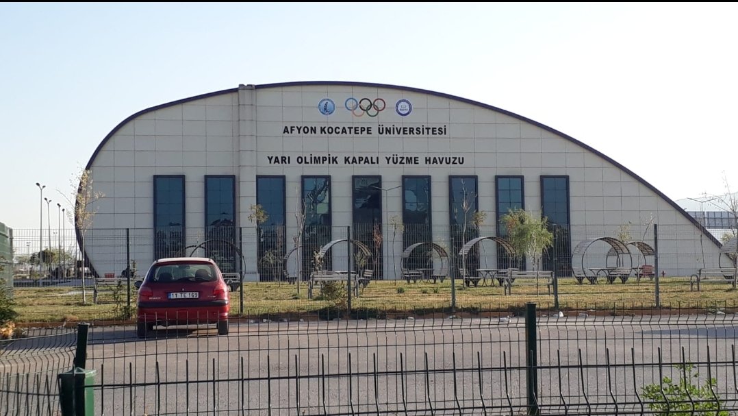 Afyon Kocatepe Üniversitesi Yarı Olimpik Yüzme Havuzu