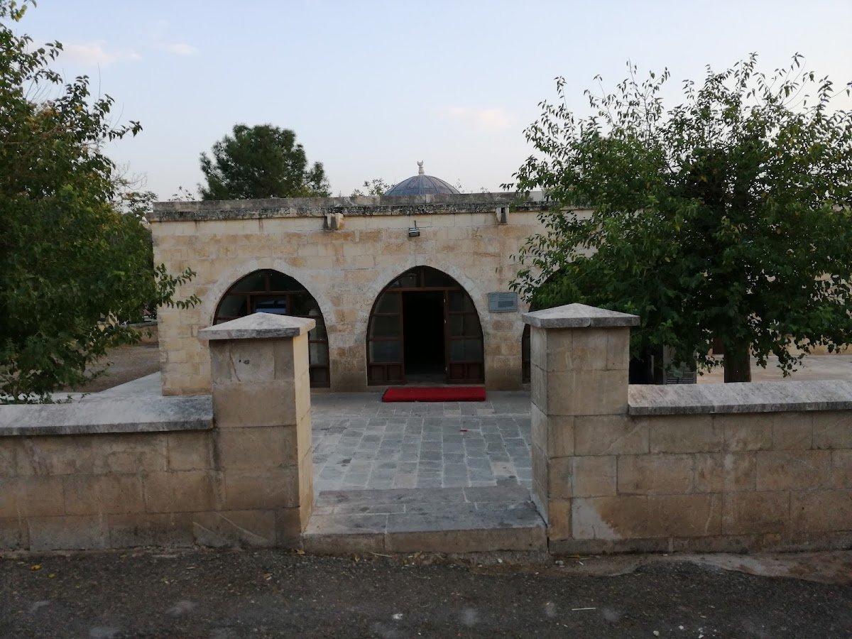 Abuzer Gaffari Türbesi