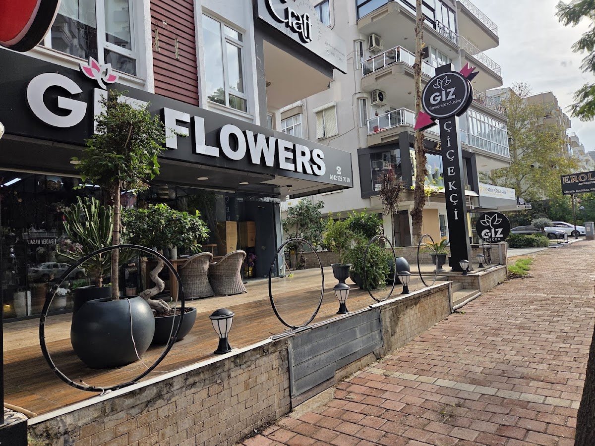 Giz Flowers | Exclusive