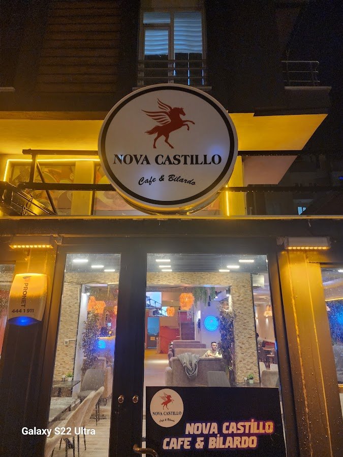 Nova Castillo Cafe & Bilardo
