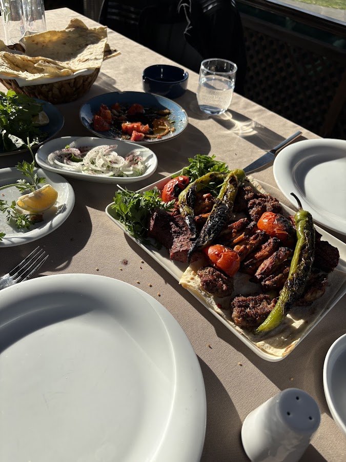 Bergüzar Restaurant