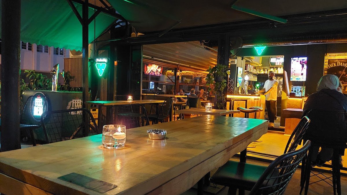 Freezone Corner Pub