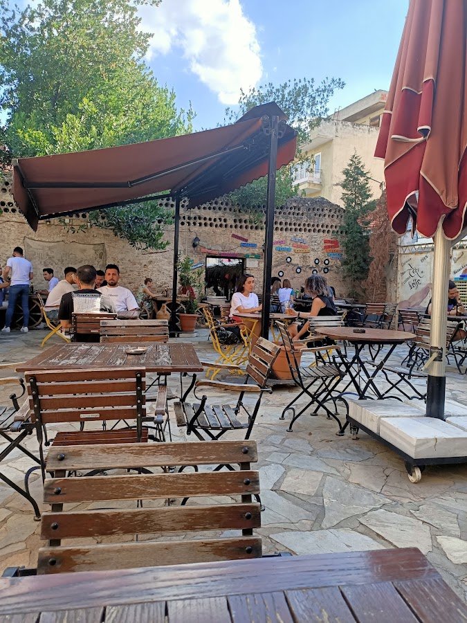 Yeni Eski Cafe Bar