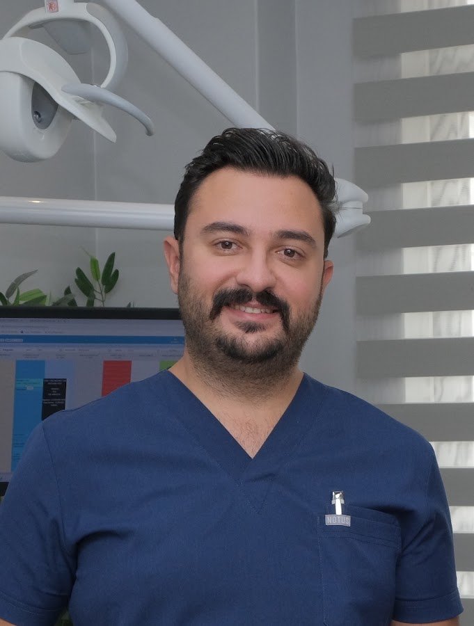 Uzman Diş Hekimi Doğukan Sevli, Periodontoloji, İmplant