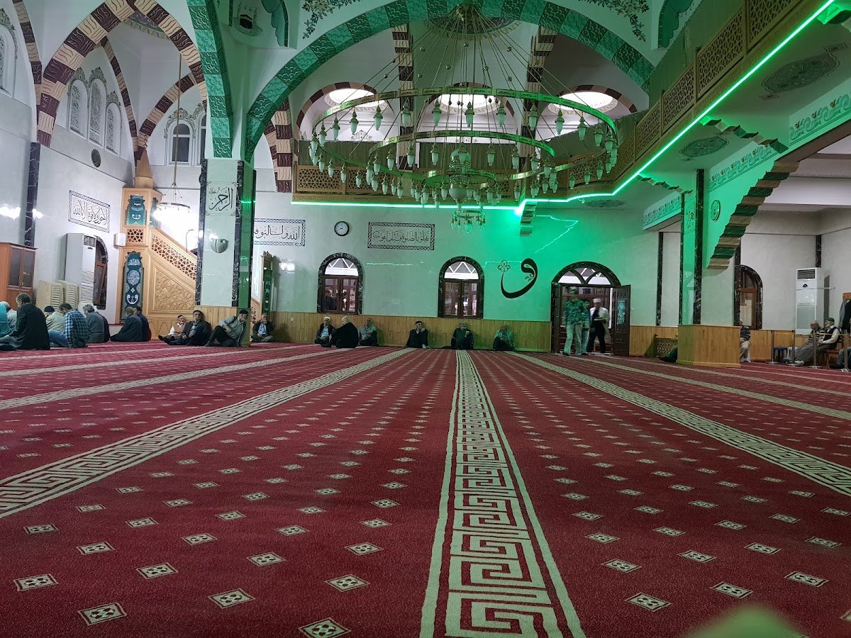 Zümrütevler Cami