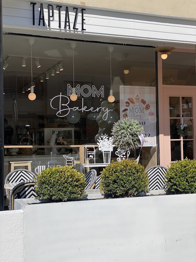 Mom Bakery