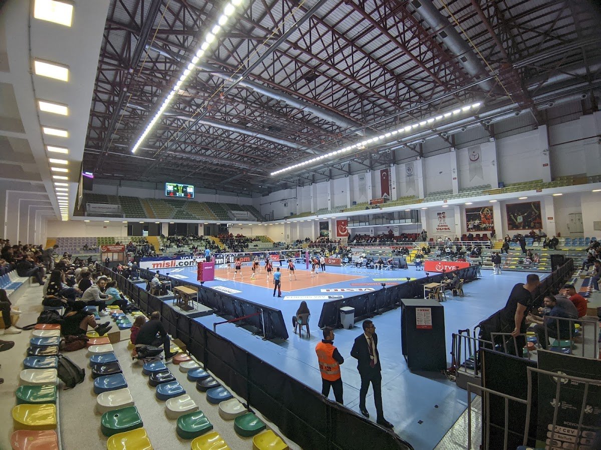 Cengiz Göllü Voleybol Salonu