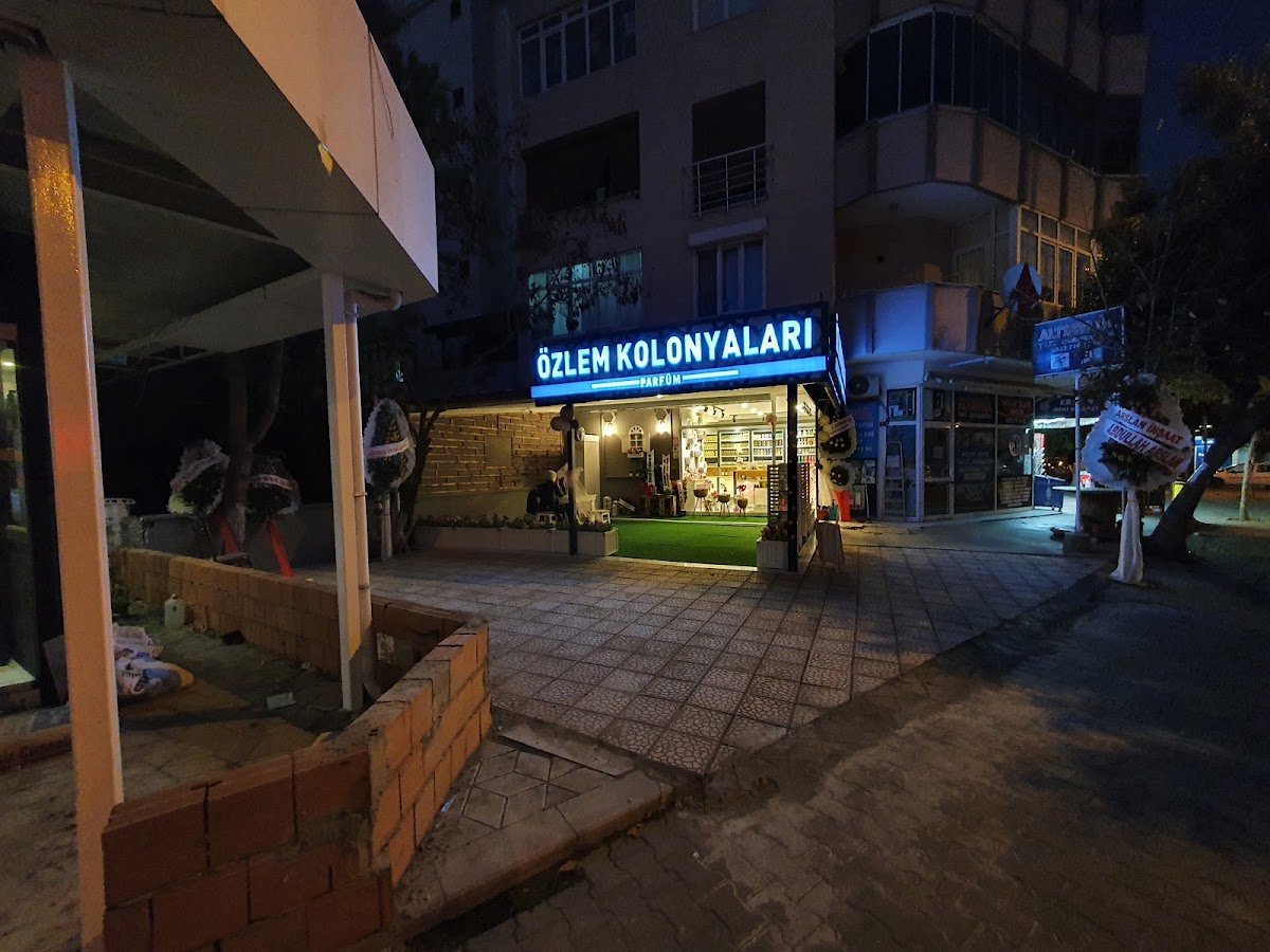 Is & Tu Cafe Fast Food