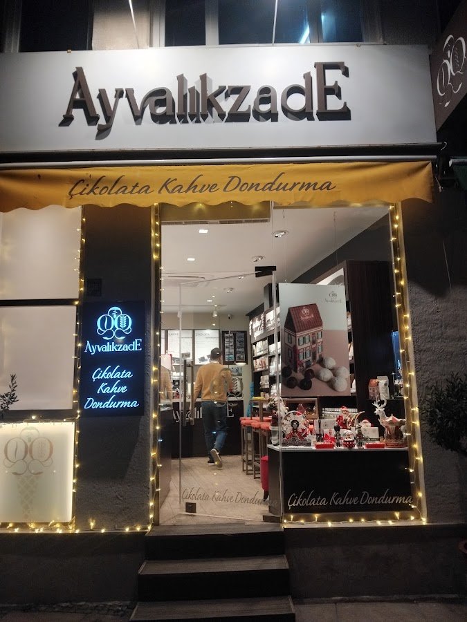 Ayvalıkzade Çikolata Kahve Dondurma Kitap