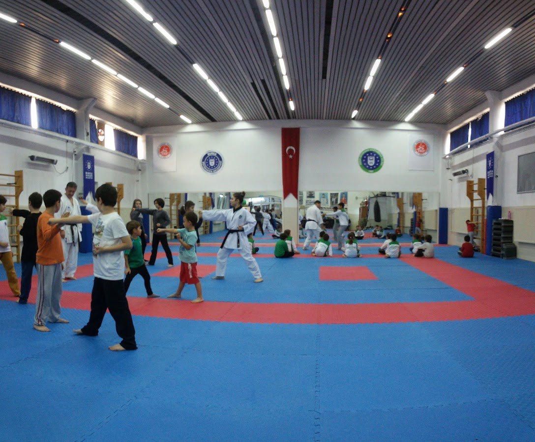 Acemler Buski Spor Tesisleri