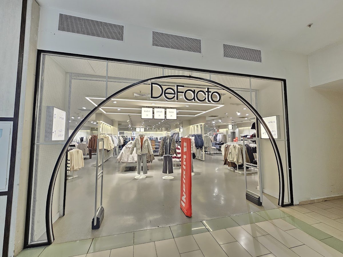 Defacto