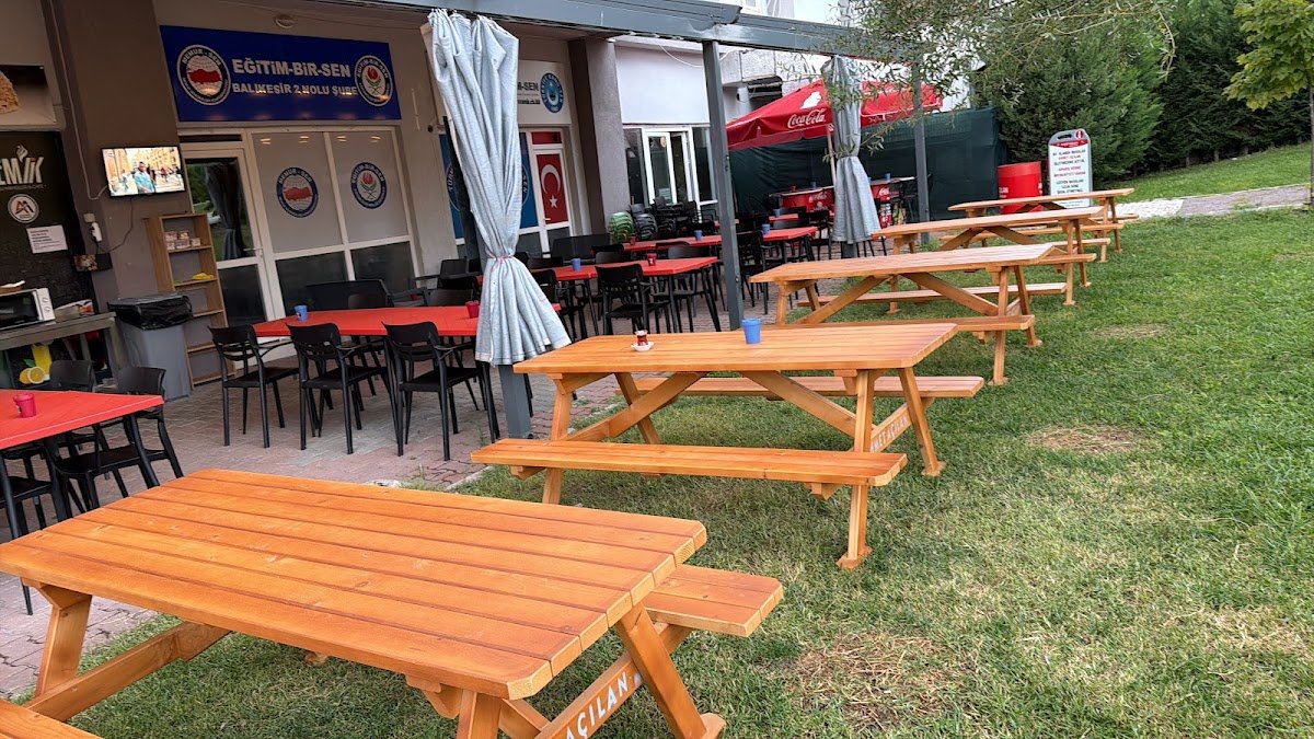 Demlik Unlu Mamüller & Cafe