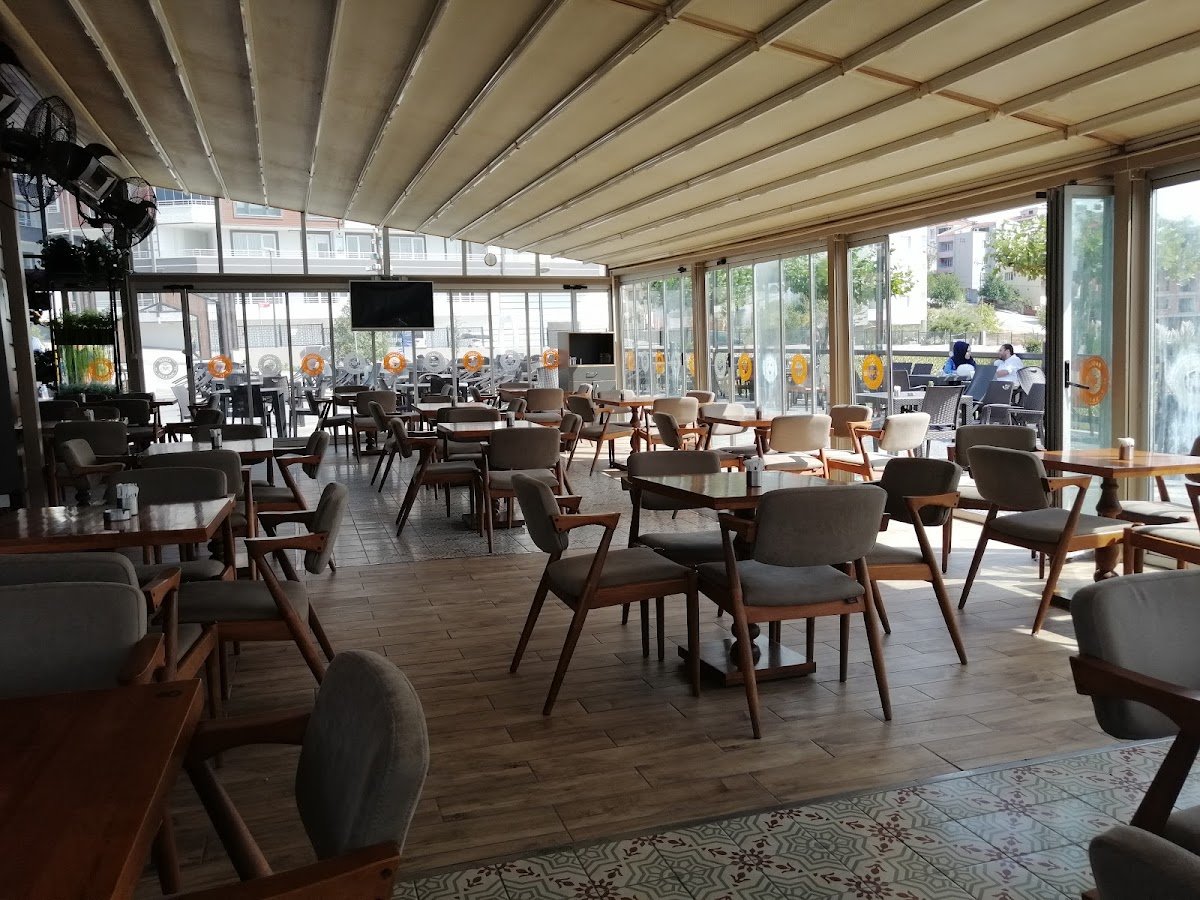 Karesi Park & Kafe