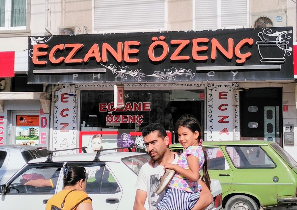 Özenç Eczanesi