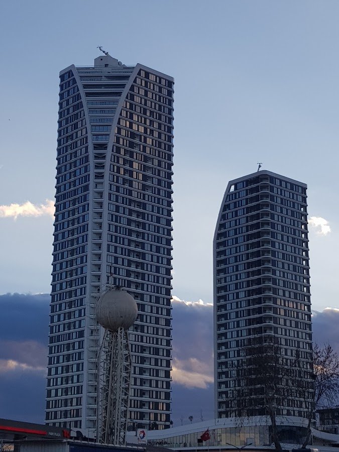 Geçit Özdilek AVM Otoparkı