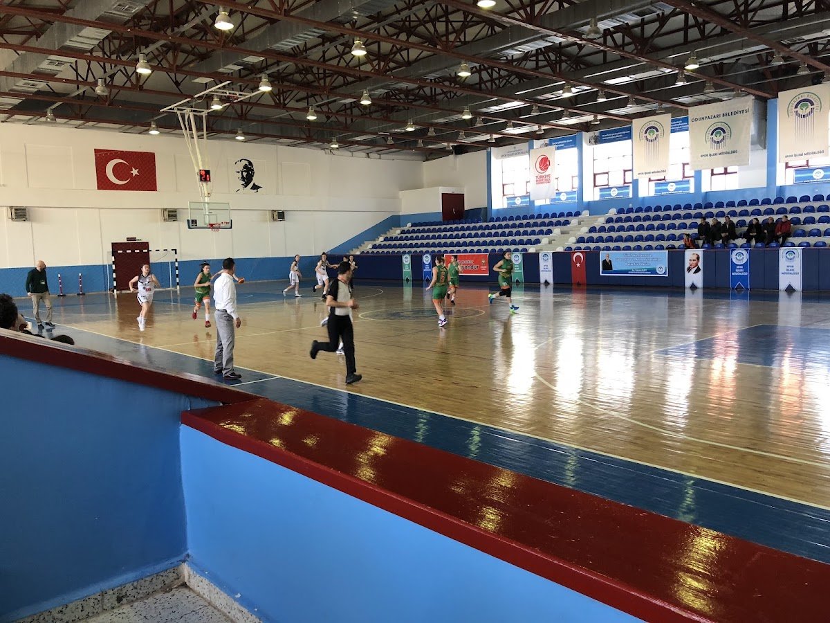 Mehmet Terzi Kapalı Spor Salonu