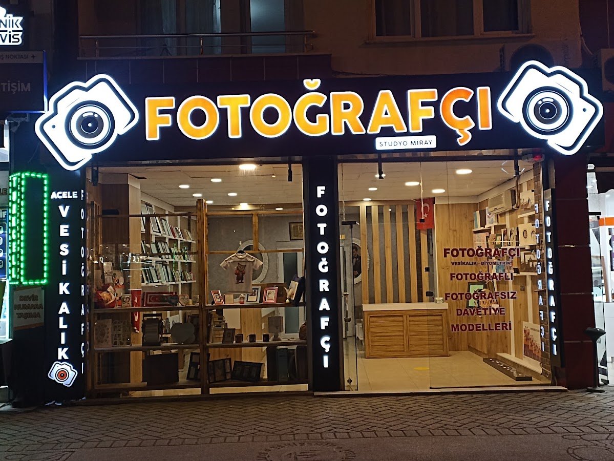 Foto Miray ( Fotoğrafçı)